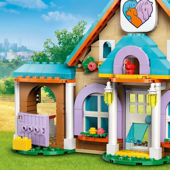 LEGO Friends 42651 – Tierklinik für Pferde und Haustiere mit Minifiguren, Pferd, Hunden und Katze