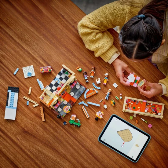 LEGO Friends Restaurant mit einer Küche voller Zubehör