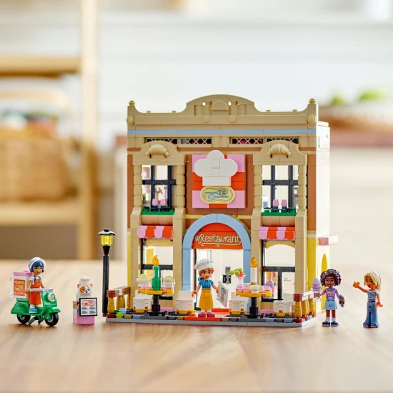 LEGO Friends Restaurant mit einer Küche voller Zubehör