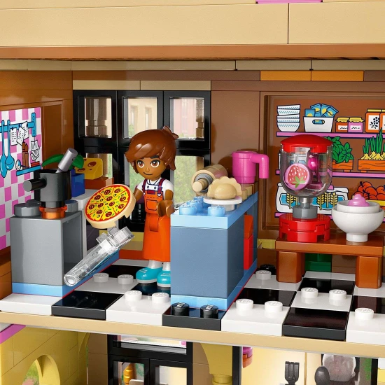 LEGO Friends Restaurant mit einer Küche voller Zubehör