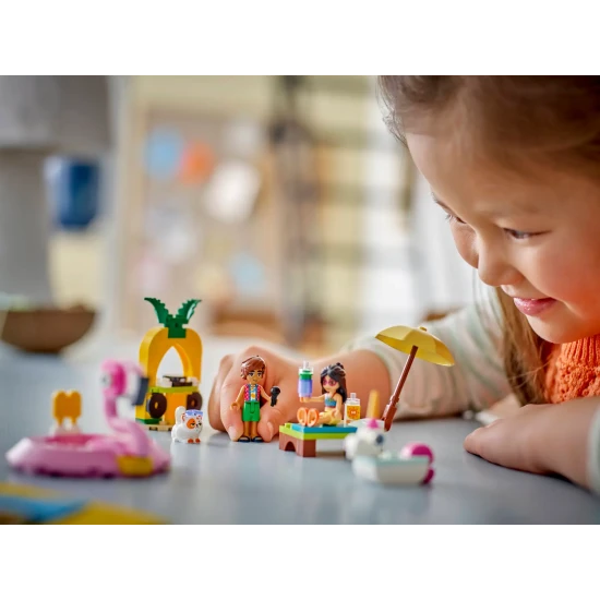 LEGO Friends - Spaß am Pool mit einem Flamingo und einem Einhorn
