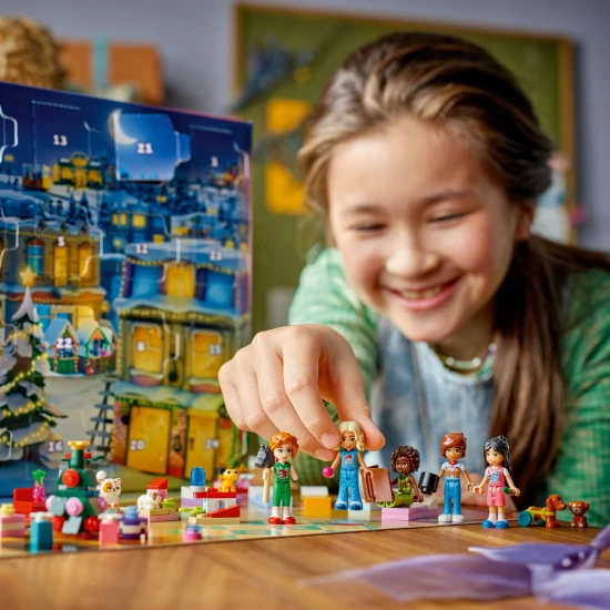 LEGO Friends Adventskalender 2025 42668 – 5 Figuren, 5 Haustiere und 24 Überraschungen mit festlichen Aktivitäten
