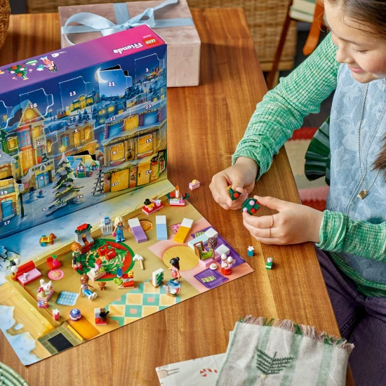 LEGO Friends Adventskalender 2025 42668 – 5 Figuren, 5 Haustiere und 24 Überraschungen mit festlichen Aktivitäten