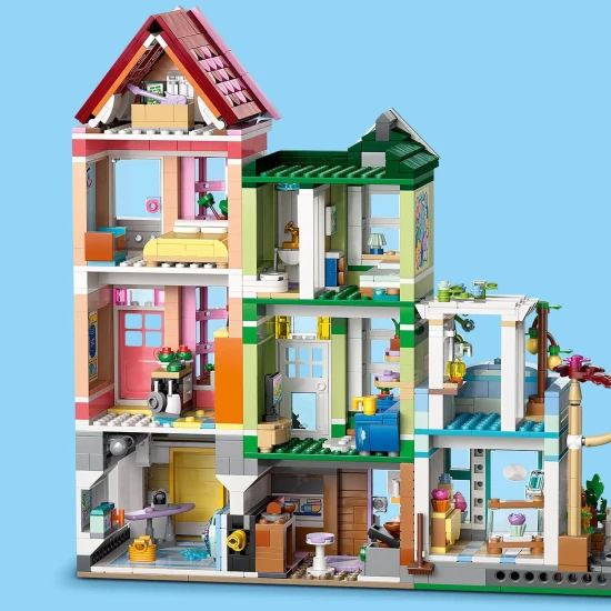 LEGO® Friends 42670 Heartlake Wohnungen und Geschäfte – ein kreatives Bauset mit 9 Figuren, einer Bäckerei, einem Keramikstudio und weiteren Details.