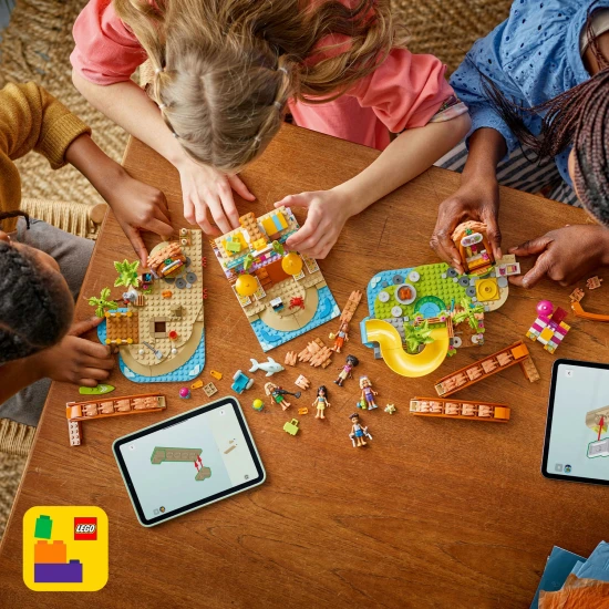 LEGO Friends 42673 Familienurlaub am Strand – 6 Minipuppen, Delfin, Schildkröte und Zubehör für Strand- und Wasseraktivitäten