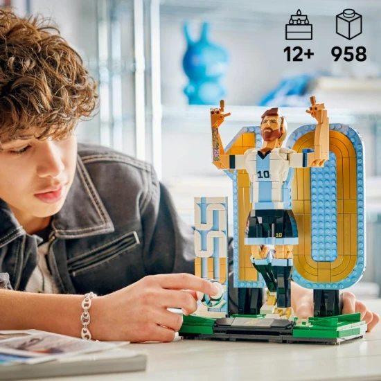 LEGO Editions 43015 Lionel Messi Fußballlegende