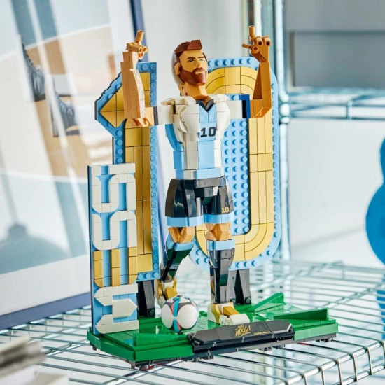 LEGO Editions 43015 Lionel Messi Fußballlegende