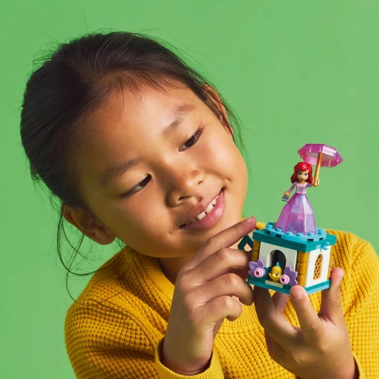 LEGO® Disney Rotating Ariel – ein wunderschönes Bauset mit drehbarem Ständer, Ariel- und Fluttershy-Figuren und Stauraum in einem „Diamanten“-Kleid