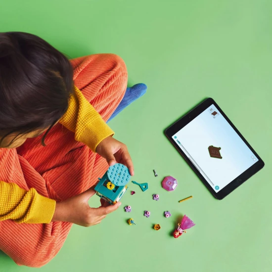 LEGO® Disney Rotating Ariel – ein wunderschönes Bauset mit drehbarem Ständer, Ariel- und Fluttershy-Figuren und Stauraum in einem „Diamanten“-Kleid