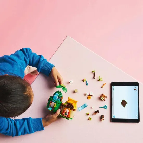 LEGO® Disney Vaiana – Insel-Bausatz mit einem Boot und den Figuren Vaiana, Simey und Pua für abenteuerliches Spielen.