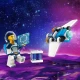 LEGO CITY Ein interstellares Raumschiff mit ausklappbaren Haupttriebwerken, einer Spielzeugbatterie für einen schnellen Start und einer Drohne, die sich in einen Jetpack für eine Minifigur der Raumfahrer verwandelt.