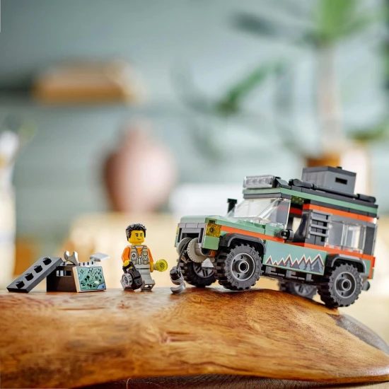 LEGO CITY 4x4-Gelände-Bergtruck mit funktionierender Seilwinde und Abenteuerausrüstung