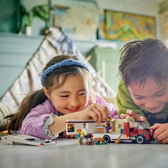 Abenteuer auf Rädern: LEGO CITY Holiday Caravan