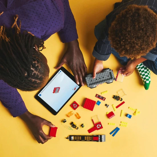 LEGO CITY Feuerwehrauto mit Leiter, bereit zum Einsatz bei einem Brand