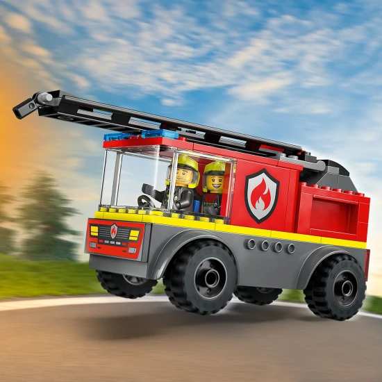LEGO CITY Feuerwehrauto mit Leiter, bereit zum Einsatz bei einem Brand