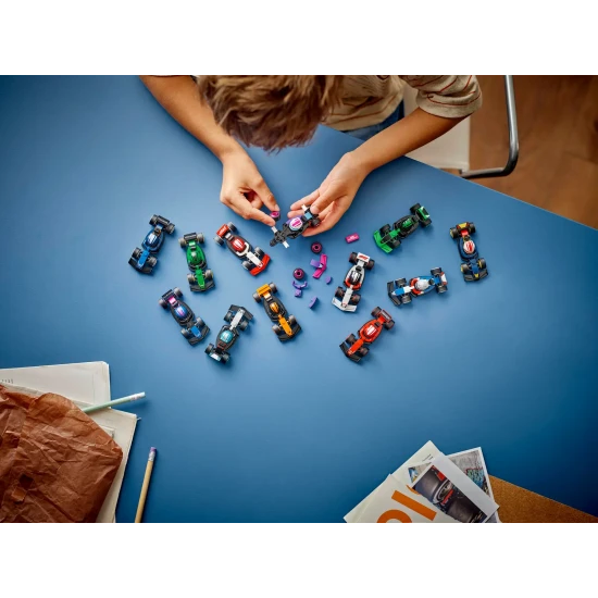 LEGO F1 71049 Rennwagen-Minifigur zum Sammeln mit Helm und Rädern