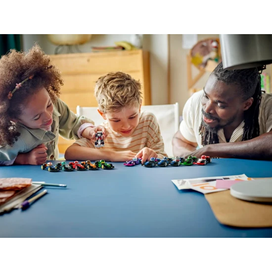 LEGO F1 71049 Rennwagen-Minifigur zum Sammeln mit Helm und Rädern