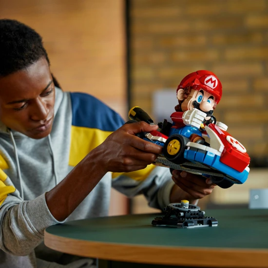 LEGO 72037 Mario Kart™: Mario und Standard-Kart