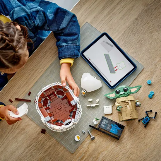 LEGO Grogu™ im schwebenden Kinderwagen – ein detailreiches Set mit beweglichen Teilen für Star Wars Fans.