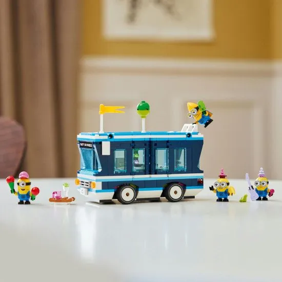LEGO Me the Bad 4 75581 Mimoni und ihr musikalischer Partybus – kreatives Bauset mit einem aufklappbaren Bus, Party-Equipment und 4 Mimoni-Figuren, inklusive Mega Mimoni Gus.