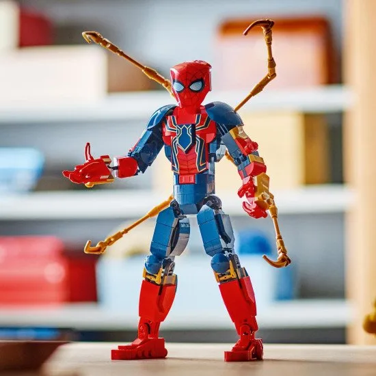 LEGO Iron Spider-Man mit Roboterarmen, Iron Spider-Man Actionfigur, LEGO Iron Spider-Man Actionposen, Iron Spider-Man mit moderner Rüstung