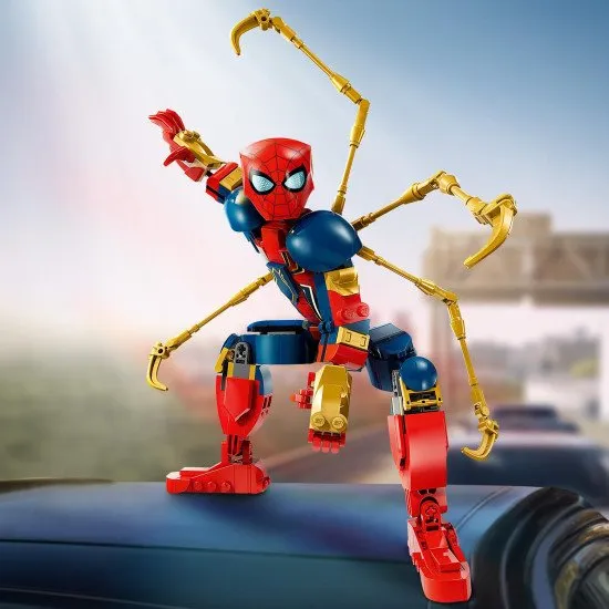 LEGO Iron Spider-Man mit Roboterarmen, Iron Spider-Man Actionfigur, LEGO Iron Spider-Man Actionposen, Iron Spider-Man mit moderner Rüstung