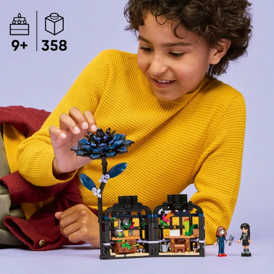 LEGO Wednesday 76784 Schwarze Dahlie mit Wednesday Addams und Professorin Thornhill