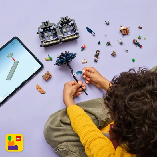 LEGO Wednesday 76784 Schwarze Dahlie mit Wednesday Addams und Professorin Thornhill