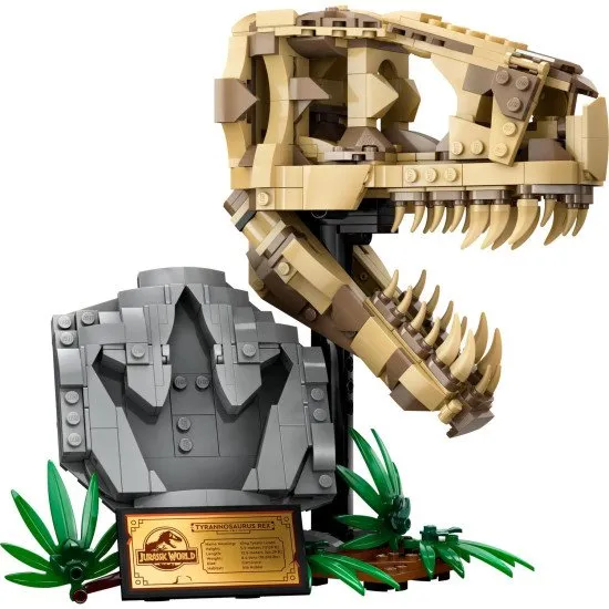 LEGO® Jurassic World T-Rex-Schädel- und Fossilien-Spielset für Kinder, mit einem Ständer mit Informationsschild, aufklappbarem Maul und verstecktem „Bernstein“-Stück.