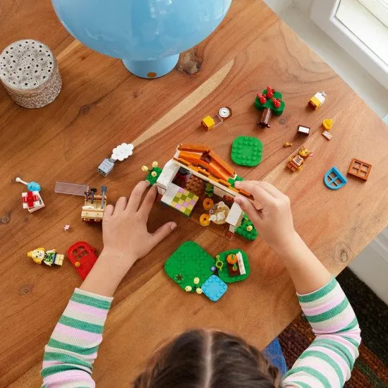 Besuchen Sie mit Isabelle und dem LEGO-Set das Zuhause der Fauna.