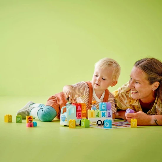 Der LEGO DUPLO Alphabet-Truck ist die perfekte Einführung in die Buchstabenwelt für Vorschulkinder.