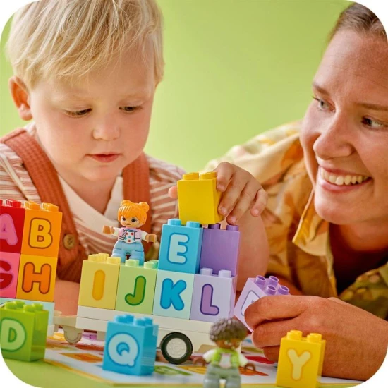 Der LEGO DUPLO Alphabet-Truck ist die perfekte Einführung in die Buchstabenwelt für Vorschulkinder.