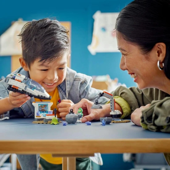 Mit diesem LEGO City Raumschiff- und Asteroidenentdeckungs-Spielset können Kinder zu echten Astronauten werden.