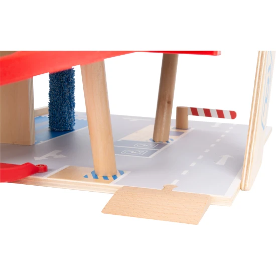 Dreistöckige Garage mit Magnetelementen für kleine Rennfahrer.