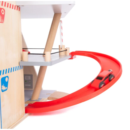 Dreistöckige Garage mit Magnetelementen für kleine Rennfahrer.