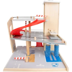 Garage mit Autowaschanlage