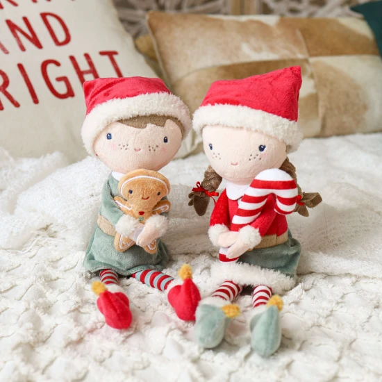 Weihnachtspuppe unter dem Baum!