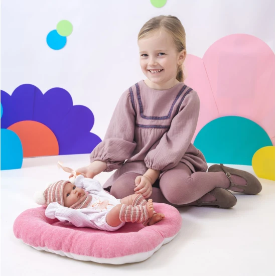 Llorens Babypuppe mit Vollvinylkörper Mädchen mit gestreifter Bommelmütze 35 cm Llorens Babypuppe mit Vollvinylkörper Mädchen mit gestreifter Bommelmütze 35 cm