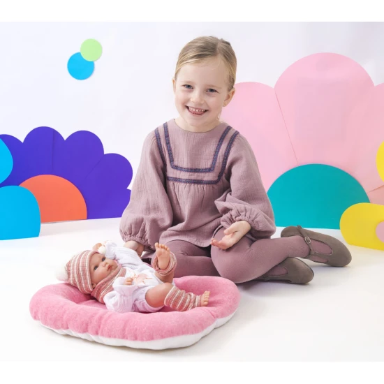 Llorens Babypuppe mit Vollvinylkörper Mädchen mit gestreifter Bommelmütze 35 cm Llorens Babypuppe mit Vollvinylkörper Mädchen mit gestreifter Bommelmütze 35 cm