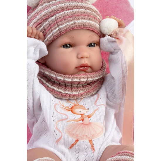 Llorens Babypuppe mit Vollvinylkörper Mädchen mit gestreifter Bommelmütze 35 cm Llorens Babypuppe mit Vollvinylkörper Mädchen mit gestreifter Bommelmütze 35 cm