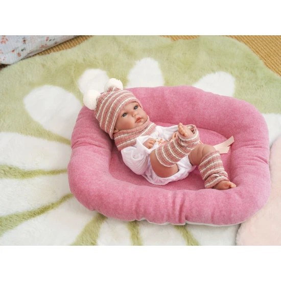 Llorens Babypuppe mit Vollvinylkörper Mädchen mit gestreifter Bommelmütze 35 cm Llorens Babypuppe mit Vollvinylkörper Mädchen mit gestreifter Bommelmütze 35 cm