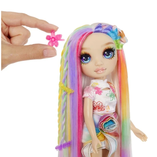 Rainbow High Amaya Puppe mit langen bunten Haaren und Haarkreiden