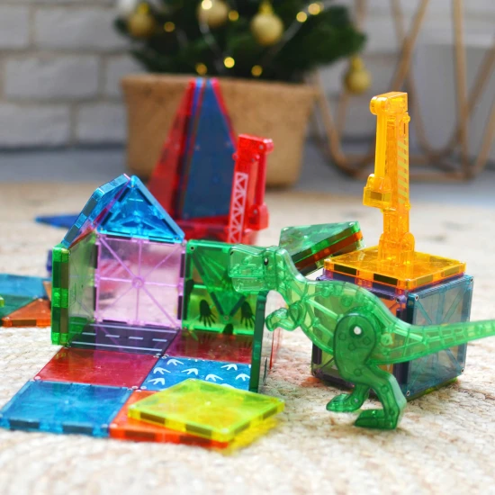 Magnetisches Dino-Bauset mit Dinosauriern und bunten Teilen.