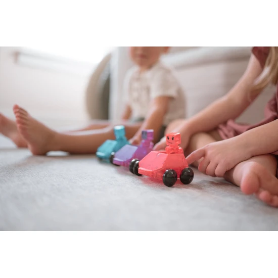 Machen Sie sich bereit für das Rennen mit dem magnetischen Bausatz „Dashers“.