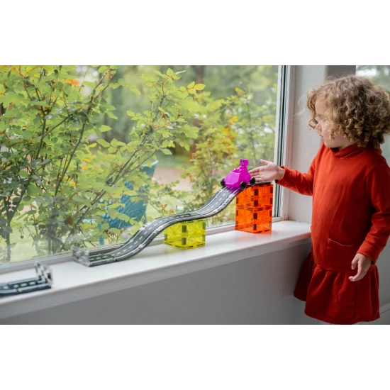 Magnetischer Bausatz Downhill Duo 40-teilig. Ein tolles Geschenk für Kinder, die Autos lieben.