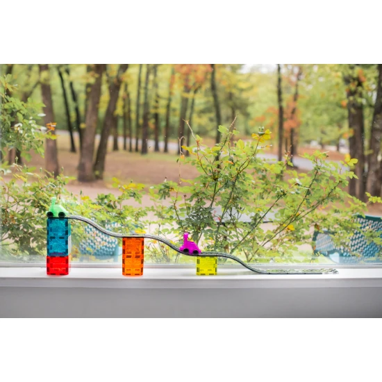 Magnetischer Bausatz Downhill Duo 40-teilig. Ein tolles Geschenk für Kinder, die Autos lieben.