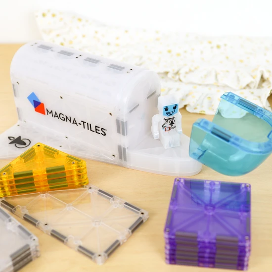 Magnetisches Bauset „MAGNA-TILES“ für Weltraumliebhaber.