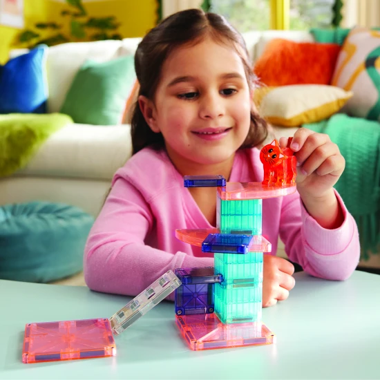 MAGNATILE Kratzbaum Magnet-Bausatz – Kratzbaum mit Figur, microMAGS-Teilen und Dekorationen