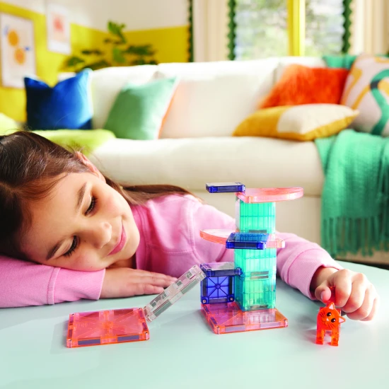 MAGNATILE Kratzbaum Magnet-Bausatz – Kratzbaum mit Figur, microMAGS-Teilen und Dekorationen