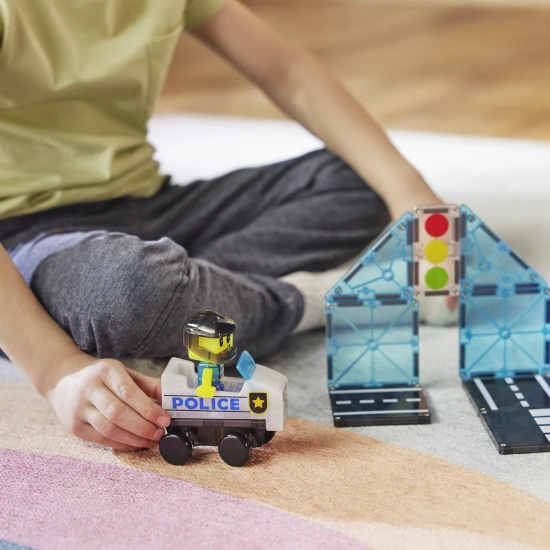 MAGNA-TILES® Polizeistreife Magnet-Bausatz – Kinder-Polizeiauto mit Figur und Ampel